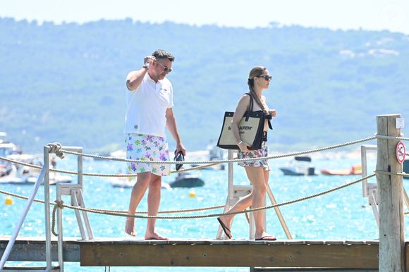 Exclusif - Arnaud Ducret et sa femme Claire Francisci viennent profiter du soleil à Saint-Tropez le 6 août 2024.