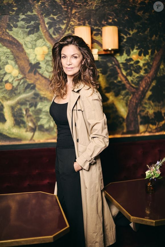 "Personne ne le sait, mais en 2007, j'ai eu une opération au cerveau, à cause d'un anévrisme loin d'être petit. Une bombe à retardement qu'il fallait traiter de toute urgence", a-t-elle partagé. Et d'ajouter : "Et en quatre ans, j'ai subi trois opérations du cœur." 

Exclusif - Rendez-vous avec Nadia Farès à "l'Hôtel Particulier" à Paris le 16 juillet 2025.
© Sylvie Castioni / Bestimage