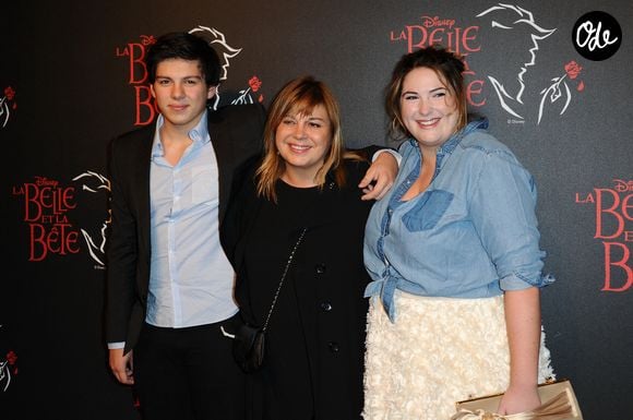 Quand Charlotte était enfant et que Michèle Bernier était enceinte d'Enzo, Bruno Gaccio l'a quittée

Michele Bernier et ses enfants, Enzo et Charlotte Gaccio, assistent à la première de la comédie musicale « La Belle et la Bête » de Disney au théâtre du Mogador, à Paris, en France, le 24 octobre 2013. Photo : Aurore Maréchal/ABACAPRESS.COM