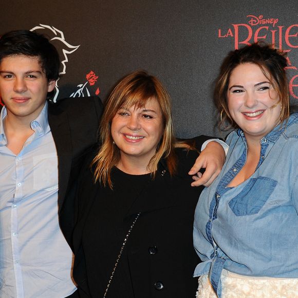 Quand Charlotte était enfant et que Michèle Bernier était enceinte d'Enzo, Bruno Gaccio l'a quittée

Michele Bernier et ses enfants, Enzo et Charlotte Gaccio, assistent à la première de la comédie musicale « La Belle et la Bête » de Disney au théâtre du Mogador, à Paris, en France, le 24 octobre 2013. Photo : Aurore Maréchal/ABACAPRESS.COM
