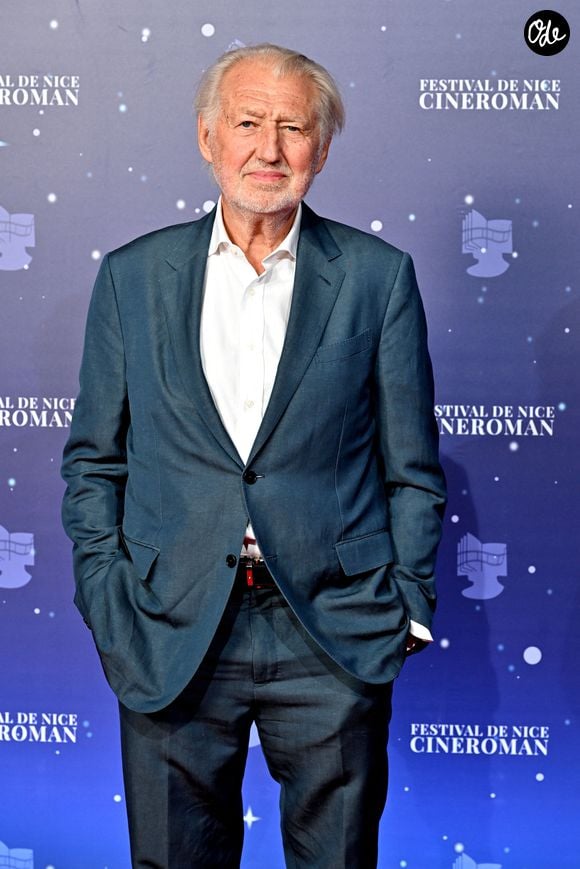 Cette démarche fait écho à son enfance, ses parents ayant eux-mêmes été restaurateurs à Saint-Étienne et ayant connu l’isolement en vieillissant.

Pierre Gagnaire lors de la cinquième soirée de la 5ème édition du festival Cinéroman au cinéma Pathé Gare du Sud, à Nice, France, le 6 octobre 2023. © Bruno Bebert/Bestimage