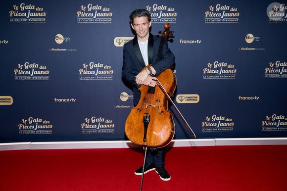 Exclusif - Gautier Capuçon au photocall du "Gala des pièces jaunes, le concert événement" à La Défense Arena à Nanterre le 23 janvier 2025. Le gala des Pièces Jaunes 2025 sera diffusé le 28 janvier, sur France 2 et sur la plateforme France.Tv.

© Jacovides / Moreau / Bestimage