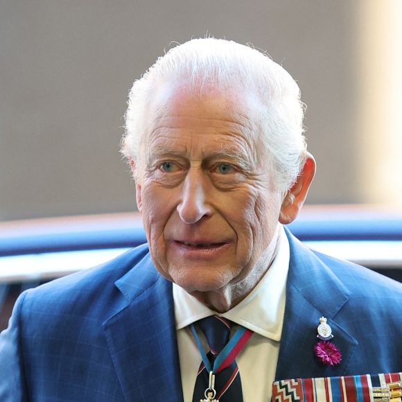 Charles III prend une décision radicale concernant deux membres de la famille royale.

Le roi Charles III visite le pôle de carrières Bridge au Royaume-Uni.

Photo : Chris Jackson / Pool / Julien Burton / Bestimage
