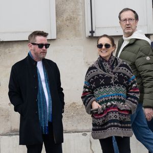 Si Macaulay Culkin a posé ses valises en France pour l'effervescence de la Fashion Week, Natalie Portman, quant à elle, profite pleinement de sa vie de Parisienne d'adoption.

Exclusif - Macaulay Culkin et Natalie Portman sont allés déjeuner au Steam Bar (un restaurant asiatique) puis faire une balade à Paris lors de la Fashion Week de Paris (PFW) le 6 mars 2026. AGENCE / BESTIMAGE