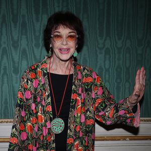 Exclusif - Anny Duperey (présidente de la cérémonie) lors de la remise des prix de l'académie Alphonse Allais à paris le 18 novembre 2025 dans les salons d'honneur de la SACD.
© Denis Guignebourg / Bestimage