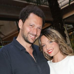 Près de sept mois après leur mariage célébré à Aix-en-Provence, Eric Antoine et Gennifer Demey ont de nouveau scellé leur union à Paris,

Exclusif - Éric Antoine et sa compagne Gennifer Demey lors de l'inauguration Le Patio by Norbert Tarayre au Prince de Galles à Paris, France. © Coadic Guirec/Bestimage