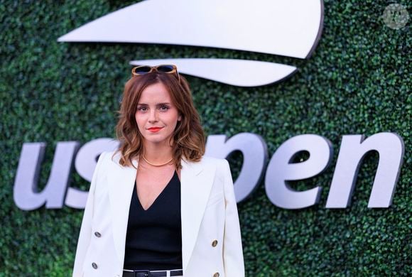 Elle roulait à 61 au lieu de 48 kilomètres à l'heure... 

Emma Watson à l'US Open le 5 septembre 2023  © PI via Zuma Press/Bestimage
