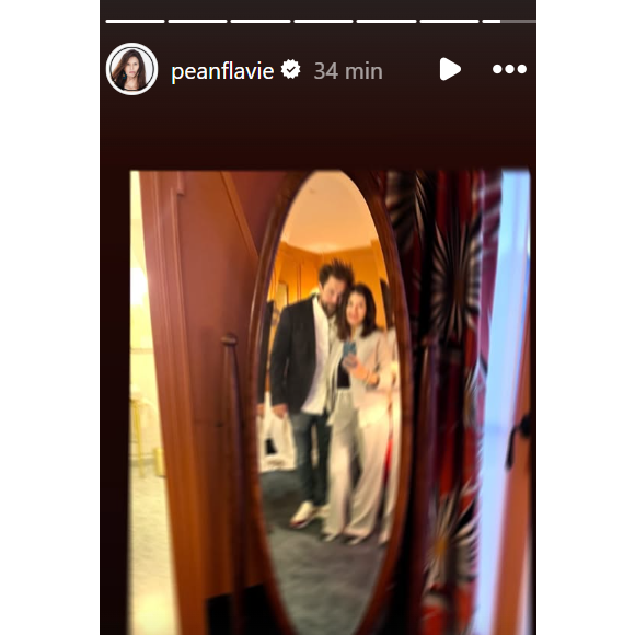 La belle brune a récemment publié en story une photo où elle est proche de son mari

Flavie Péan et Arthur Jugnot prennent la pose devant un miroir lors d'une escapade parisienne - Instagram