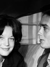 3m20 de hauteur sous plafond et parquet Versailles : un appartement d’exception dans l’immeuble d’Alain Delon et Romy Schneider