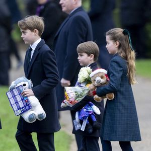 Le prince George, le prince Louis et la princesse Charlotte - La famille royale britannique se rend à la messe de Noël à Sandringham le 25 décembre 2024 (GOFF INF / BESTIMAGE).