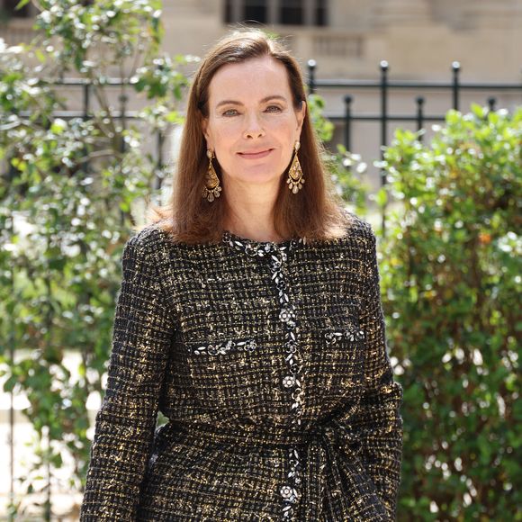 Carole Bouquet - Les célébrités arrivent au défilé Chanel Collection Haute Couture Automne/Hiver 2025-2026 lors de la Fashion Week de Paris (PFW), le 8 juillet 2025. 
© Denis Guignebourg / Bestimage