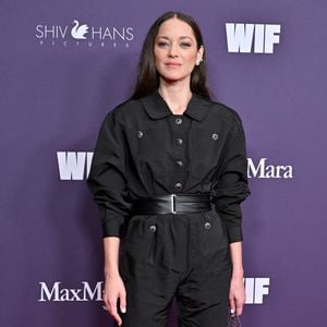 Marion Cotillard au photocall de la soirée Women In Film Annual Gala à l'hôtel Beverly Hilton à Los Angeles le 24 octobre 2024.