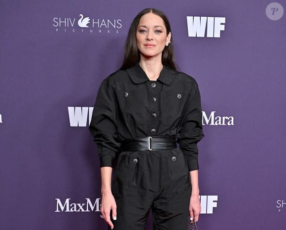 Marion Cotillard au photocall de la soirée Women In Film Annual Gala à l'hôtel Beverly Hilton à Los Angeles le 24 octobre 2024.