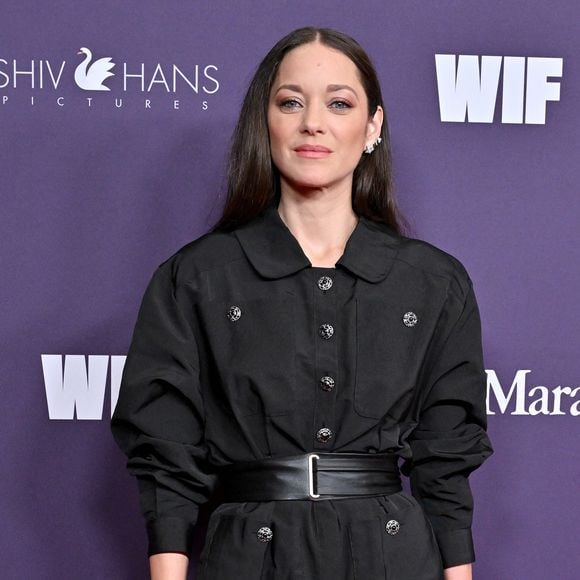 Marion Cotillard au photocall de la soirée Women In Film Annual Gala à l'hôtel Beverly Hilton à Los Angeles le 24 octobre 2024.