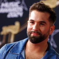 Après avoir été pris en charge par les médecins, Kendji Girac partage un joli moment avec sa fille Eva Alba aux cheveux longs