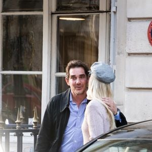 Laeticia Hallyday sort d'un rendez-vous chez son avocat A.Amir-Aslani avec Sébastien Farran à Paris le 17 octobre 2018.

Agence / Bestimage