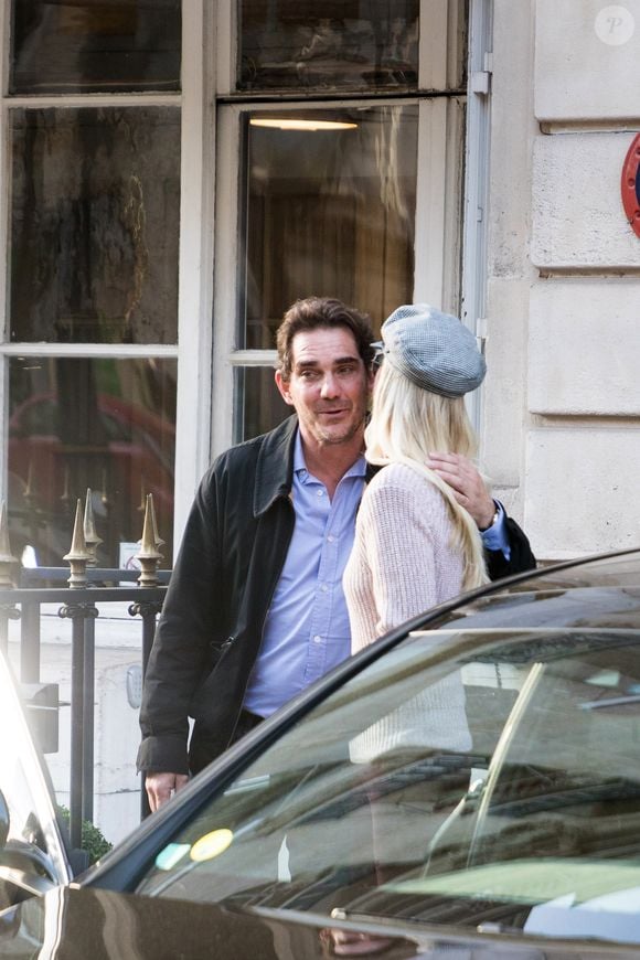 Laeticia Hallyday sort d'un rendez-vous chez son avocat A.Amir-Aslani avec Sébastien Farran à Paris le 17 octobre 2018.

Agence / Bestimage