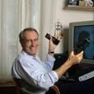 "Il y fait bon vivre" : Dans l'appartement parisien de Bernard Le Coq, son cocon avec vue imprenable sur l'Arc de Triomphe