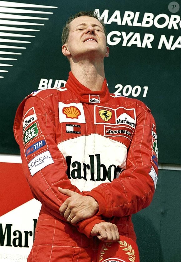 Michael Schumacher est momentanément submergé par l'émotion alors qu'il remporte le championnat du monde grâce à sa victoire en Hongrie.  Photo by Steve Mitchell/PA Photos/ABACAPRESS.COM