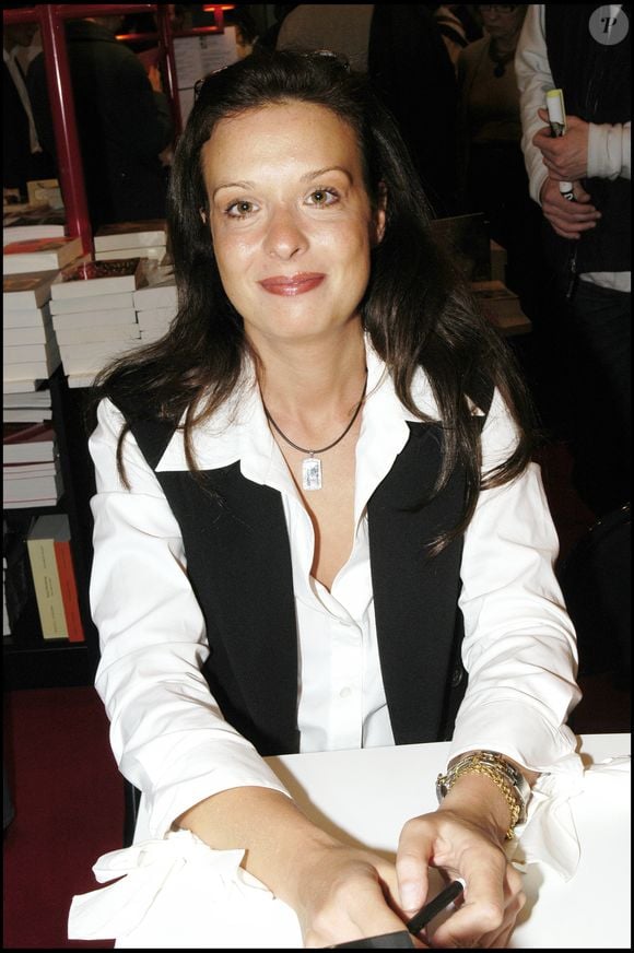 Cynthia Sardou au 25ème salon du livre de Paris, le 20/03/2005. Crédit Jaegle Stephane / Bestimage