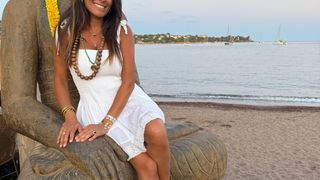 "Je n’ai jamais vraiment osé porter..." : Karine Ferri passe un cap en vacances et elle le doit à sa fille