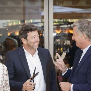 Exclusif -  Jean-Philippe Nuel (Architecte d’intérieur), Maud Bailly (Directrice générale Sofitel, MGallery & Emblems), Sébastien Bazin (PDG du groupe Accor), Patrick Bruel, Pierre Gonzalvez (Maire de l’Isle sur la Sorgue), Emmanuel Borla (Directeur de l’hôtel) - Patrick Bruel inaugure son hôtel cinq étoiles "L'Isle de Leos MGallery" à L'Isle-sur-la-Sorgue, France, le 23 septembre 2025. 
 © Jack Tribeca / Bestimage