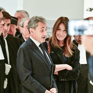 Le clan Sarkozy s’est montré soudé, avec ses enfants et Giulia affichant leur soutien.

Maître Jean-Michel Darrois, un des avocats de l'ancien chef d'Etat, Nicolas Sarkozy et sa femme Carla Bruni. © Christian Liewig / Bestimage