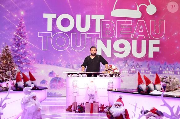 Exclusif - Cyril Hanouna, sur le plateau de l'émission TBT9 (Tout beau tout n9uf) présentée par C.Hanouna et diffusée en direct sur W9 à Paris le 1er décembre 2025. © Jack Tribeca / Bestimage
