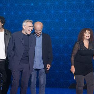 Laurent Ruquier, Arielle Dombasle, Valerie Mairesse, Philippe Geluck, Steevy Boulay, Max Boublil, Faustine Bollaert lors de l'enregistrement de l'émission "La Boîte à secrets", présentée par F.Bollaert et diffusée le 16 octobre sur France 3, à Paris, France, le 29 septembre 2026. © Cyril Moreau/Bestimage