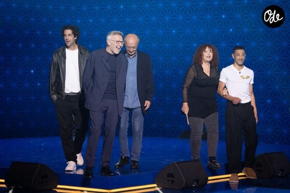 Laurent Ruquier, Arielle Dombasle, Valerie Mairesse, Philippe Geluck, Steevy Boulay, Max Boublil, Faustine Bollaert lors de l'enregistrement de l'émission "La Boîte à secrets", présentée par F.Bollaert et diffusée le 16 octobre sur France 3, à Paris, France, le 29 septembre 2026. © Cyril Moreau/Bestimage