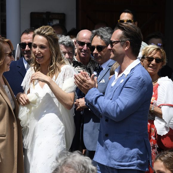 David Hallyday, Nathalie Baye - Mariage de Laura Smet et Raphaël Lancrey-Javal à l'église Notre-Dame des Flots au Cap-Ferret le jour de l'anniversaire de son père Johnny Hallyday le 15 juin 2019.  © Agence / Bestimage