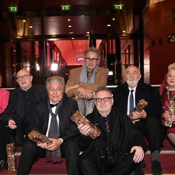 Christian Clavier, Michel Blanc, Josiane Balasko, Thierry Lhermitte, Marie-Anne Chazel, Gérard Jugnot et Bruno Moynot lors de la 46e édition de la cérémonie des César du cinéma à l'Olympia à Paris, le 12 mars 2021. 

Photo : Pascal Le Segretain / Bestimage