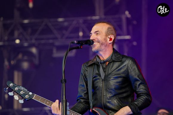 Calogero en concert lors de la "Fête de L'Humanité 2024" sur l'ex-base aérienne 217 au Plessis-Pâté le 15 septembre 2024. © Anne-Sophie Guebey/Bestimage
