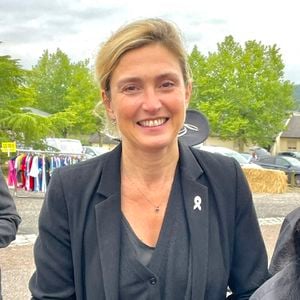 Julie Gayet a visité une exposition au MuCEM.
Julie Gayet à l'arrivée de la 3ème étape de la 58ème édition du Tour Du Limousin-Périgord Nouvelle Aquitaine à Masseret (Corrèze)), France, le 21 août 2025. © Fabien Faure/Bestimage