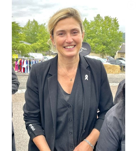Julie Gayet a visité une exposition au MuCEM.

Julie Gayet à l'arrivée de la 3ème étape de la 58ème édition du Tour Du Limousin-Périgord Nouvelle Aquitaine à Masseret (Corrèze)), France, le 21 août 2025. © Fabien Faure/Bestimage