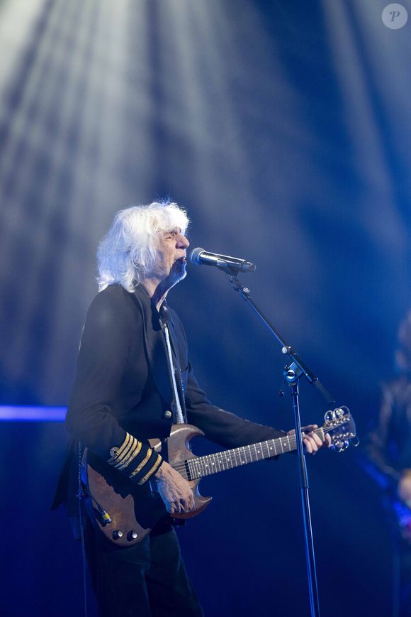 Exclusif - Louis Bertignac sur la scène du concert solidaire pour les enfants de la guerre "Ensemble à l'Olympia" à Paris présenté par EliseCare le 10 février 2025.

© Jack Tribeca / Pierre Perusseau / Bestimage