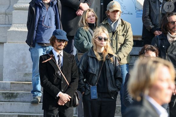 Anne Marivin, Alex Lutz, Niels Schneider, Virginie Efira à la sortie des obsèques d'Emilie Dequenne au cimetière Père Lachaise à Paris, France, le 26 mars 2025. © Cyril Moreau/Bestimage