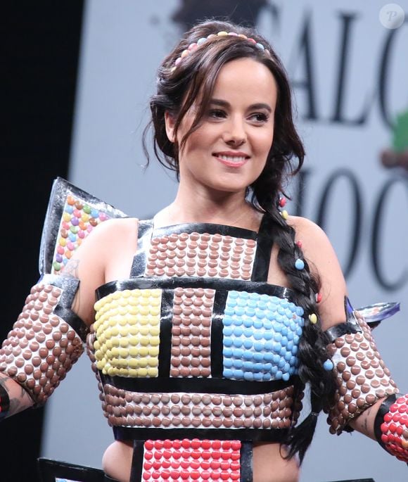 La fillette a reçu 11 points de suture, dont 4 en sous-cutané.

Archives - Alizée sur un plateau de télévision pour le Téléthon.