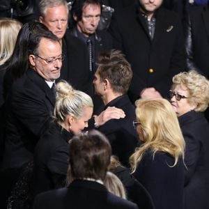 Jean Reno, David Hallyday, Laeticia Hallyday, Sylvie Vartan, Elyette (Mamie Rock) - Personnalités aux obsèques du chanteur Johnny Hallyday en l'église La Madeleine à Paris, France, le 9 décembre 2017. © Borde-Jacovides/Bestimage