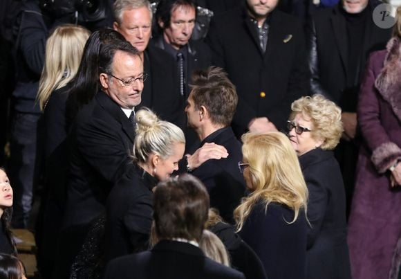 Jean Reno, David Hallyday, Laeticia Hallyday, Sylvie Vartan, Elyette (Mamie Rock) - Personnalités aux obsèques du chanteur Johnny Hallyday en l'église La Madeleine à Paris, France, le 9 décembre 2017. © Borde-Jacovides/Bestimage