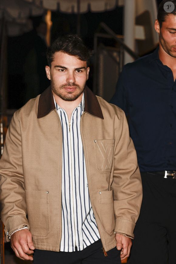 Antoine Dupont arrive à l'hôtel Carlton Beach pour assister au Grand Diner-Dadju avant le 78e Festival de Cannes annuel le 17 mai 2025 à Cannes, France. Photo by Marco Piovanotto/ABACAPRESS.COM