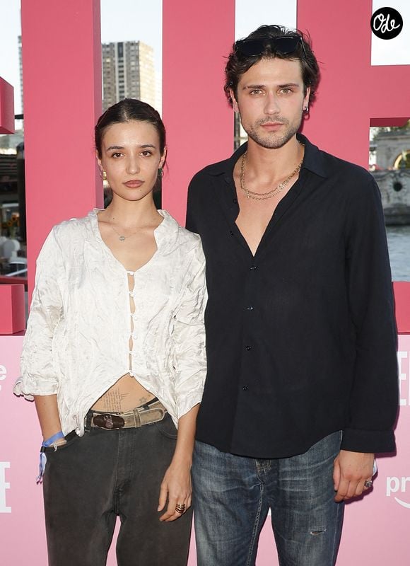 Carmen Kassovitz (fille de Mathieu Kassovitz) et Baptiste Masseline - Photocall Prime Video "Elle" Summer Party au Noti Club à Paris le 6 juillet 2026. © Coadic Guirec/Bestimage