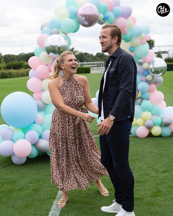 Après des fiançailles célébrées aux Bahamas en 2017, le couple s'est officiellement marié le 19 juin 2019.

Harry Kane et son épouse Kate lors de la baby-shower pour leur troisième enfant. Juillet 2020.