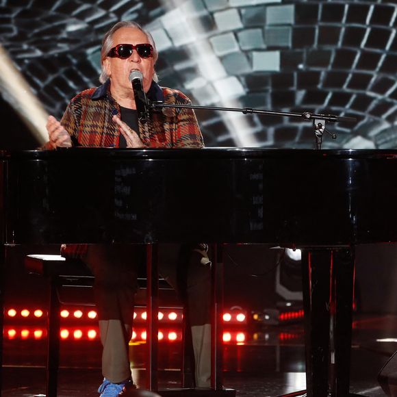 Exclusif - Gilbert Montagné - Soirée de gala et enregistrement de l'émission "Tout le monde chante : Les stars fêtent 2025" au Cirque Phénix à Paris, présentée par E.Gossuin et J.Anthony et diffusée le 1er janvier sur W9. Le 3 décembre 2024
Une pléiade d'artistes est réunie sous le chapiteau du Cirque Phénix pour interpréter leurs plus grands tubes et faire la fête afin de célébrer la nouvelle année 2025, sous le signe de la joie ! Parce que "Tant qu'il y a de la joie, il y a de la vie !", comme le dit la devise de l'association "Tout le monde contre le cancer".
Un seul mot d'ordre donc: la joie, pour cette soirée de fête, réalisée avec la complicité de L.Fabian, Zaho de Sagazan, G. Montagné, J.Kamel et d'autres.
© Christophe Clovis / Bestimage