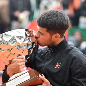 Un moment fort lors duquel les parents de jumeaux ont remis le trophée à l'Espagnol ravi. 

Carlos Alcaraz durant la finale de la 118e édition du Rolex Monte-Carlo Masters, au Monte-Carlo Country Club à Roquebrune Cap Martin, le 13 avril 2025.
L'espagnol Carlos Alcaraz a battu l'italien Lorenzo Musetti 3-6 / 6-1 / 6-0. © Bruno Bebert / Bestimage