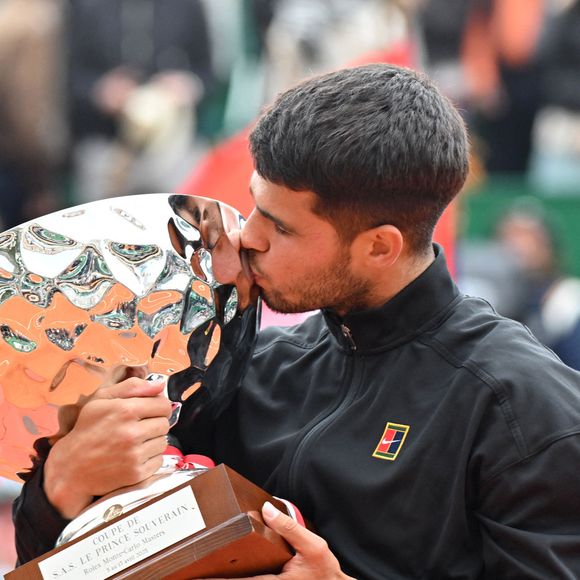 Un moment fort lors duquel les parents de jumeaux ont remis le trophée à l'Espagnol ravi. 

Carlos Alcaraz durant la finale de la 118e édition du Rolex Monte-Carlo Masters, au Monte-Carlo Country Club à Roquebrune Cap Martin, le 13 avril 2025.
L'espagnol Carlos Alcaraz a battu l'italien Lorenzo Musetti 3-6 / 6-1 / 6-0. © Bruno Bebert / Bestimage