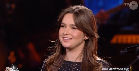 La jeune élève de 22 ans a fait le point sur son parcours avec recul et a confié avoir pris un coup en retrouvant son téléphone, faisant alors face à plusieurs critiques.

Arnaud, le petit-ami de Lily la surprend sur le plateau de la Star Academy