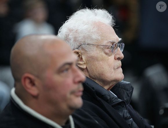 L'homme politique s'était retiré depuis longtemps de la scène publique et menait notamment une vie tranquille du côté de l'île de Ré.

Lionel Jospin - Les célébrités assistent à la victoire du club Paris Basketball face au Baskonia Vitoria (67-65) à l'Adidas Arena à Paris, le 1er novembre 2024.
© Jonathan Rebboah / Panoramic / Bestimage
