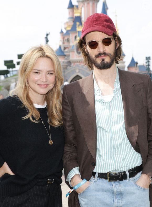Exclusif - Virginie Efira et son compagnon Niels Schneider au lancement du Disney Music Festival à Disneyland Paris le 26 avril 2025. © Coadic Guirec / Bestimage