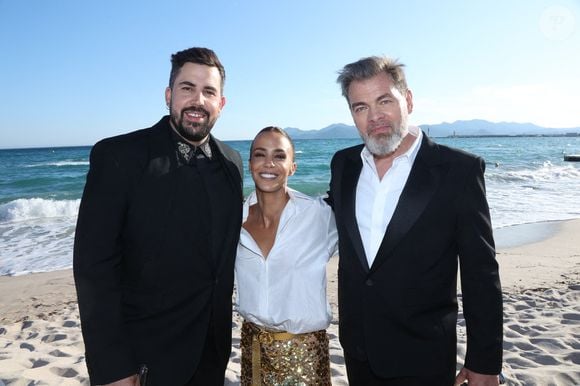 Artus, Alice Belaidi et Clovis Cornillac assistent à la soirée Un p'tit truc en plus organisée à la Plage Vegaluna lors du 77e Festival de Cannes le 23 mai 2024 à Cannes, France. Photo by Jerome Domine/ABACAPRESS.COM